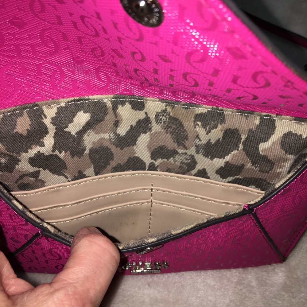GUESS Envelope Clutch Crossbody Handbag - Picture 3 of 9